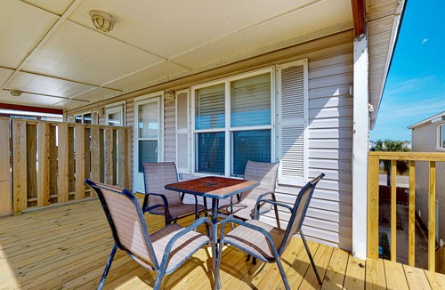 Port Aransas House | Large Garage for Boat, Shared Pool , Pet Friendly, Golf Cart Access