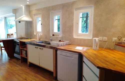 Saint-Gely-du-Fesc Villa | Large garden with swimming pool.