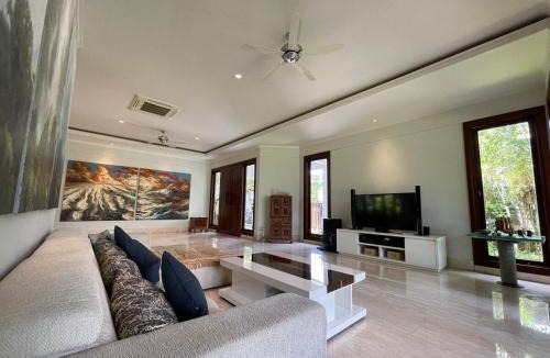 Bangka Villa | Large Garden Oasis Home in Kemang