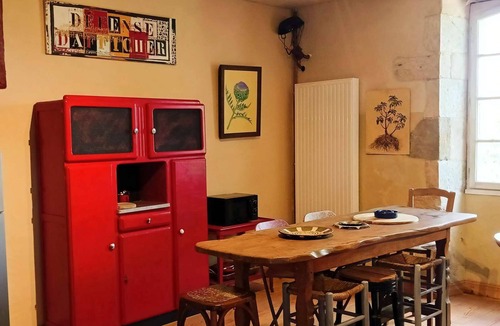 Lussan House | Large Gascon house decorated by artists