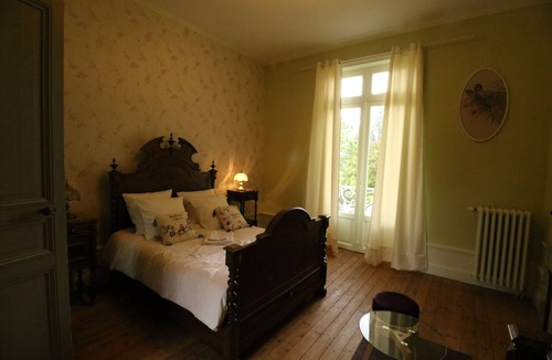 Montmoreau-Saint-Cybard Other | Large gîte with private, heated, covered swimming pool