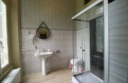 Montmoreau-Saint-Cybard Other | Large gîte with private, heated, covered swimming pool