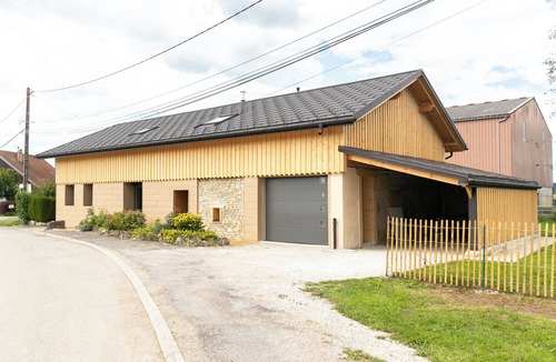 Cuvier House | Large gîte for 12 to 14 people, ideally located in the heart of the Jura mountains.