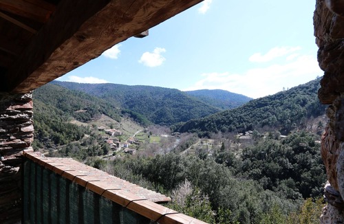 Beaumont House | Large gîte with character, nature, close to river swimming
