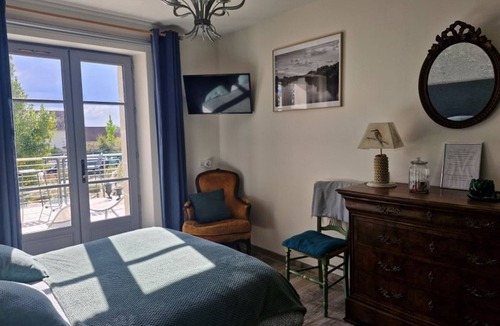 Briare Bed & Breakfast | Large Gîte with Parking and Pets Allowed