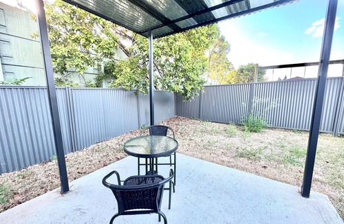 Belmont Apartment | Large Granny Flat Easy Access to CBD & Bayside