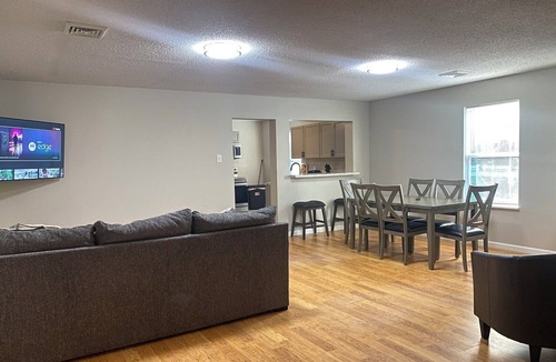 Pineville House | Large group & couples retreat