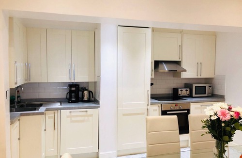 Pimlico Apartment | Large Group Friendly South Belgravia 4BR Apt