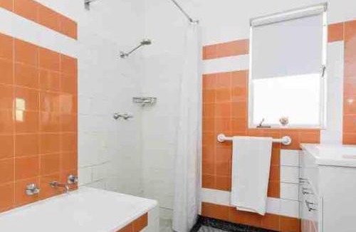 Pasadena House | large Group house