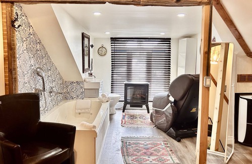 Oakwood Village House | Large group size home, self check-in, 2 free parking spots,laundry, doorstep TTC