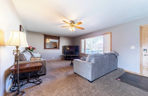 Grand Island House | Large groups, family and friends. 6 BR, 2.5 Bathrooms, Great Outdoor space