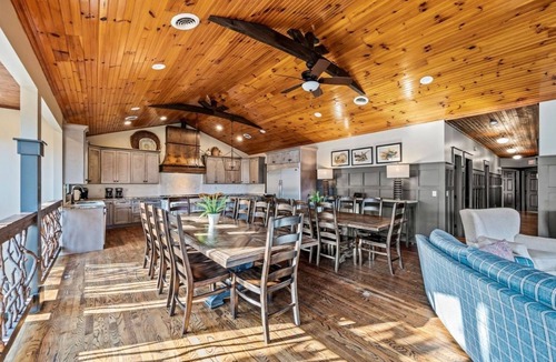 Chalet Village Cabin | large groups | mtn view | hot tub | pool table | theater | 12 suites | LL