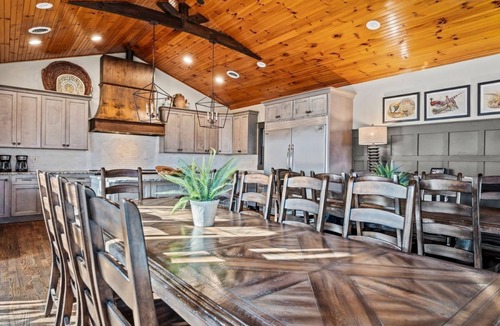 Chalet Village Cabin | large groups | mtn view | hot tub | pool table | theater | 12 suites | LL