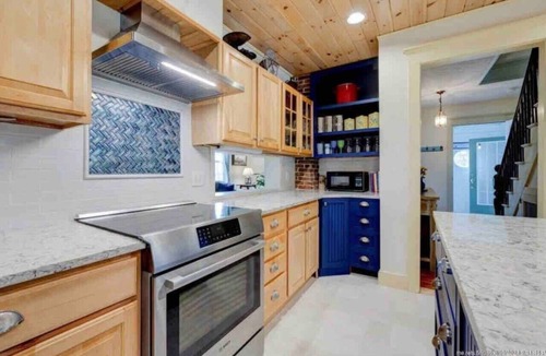 Pine Point House | Large Groups! Pine Point Beach 8 BDRM!