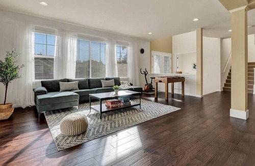 Martha Lake House | Large Groups | Shop, Dine, Relax | Prime Location!