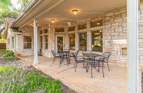 Northwood House | Large groups Welcome! 4BD 2BA Large Home near Domain & Hospitals!