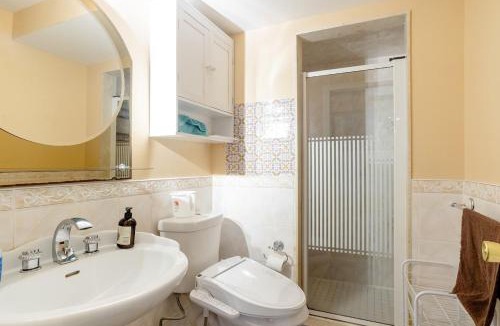East Credit Apartment | Large Guest suite with bathroom, vegetarian kitchen