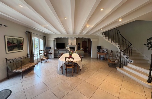 Saint-Genies-de-Comolas Villa | Large house in Montfaucon