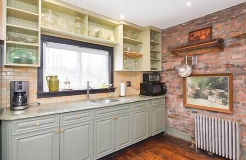 North Adams House | Large hilltop villa with hot tub!