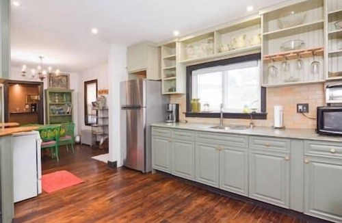 North Adams House | Large hilltop villa with hot tub!