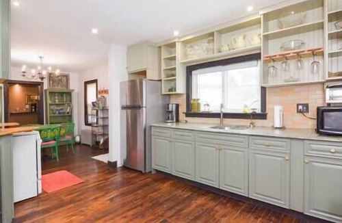 North Adams House | Large hilltop villa with hot tub!