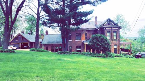 Dubuque Apartment | Large Historic Mansion