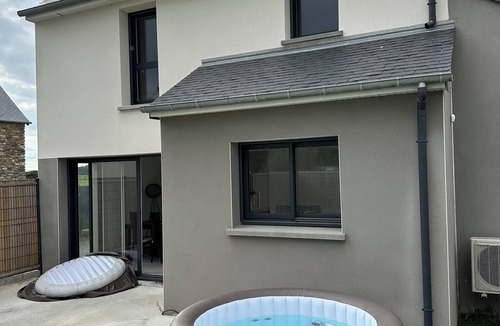 Saint-Meloir-des-Ondes House | Large house - sleeps 8 - Jacuzzi - near St Malo - 5 mins from the beach