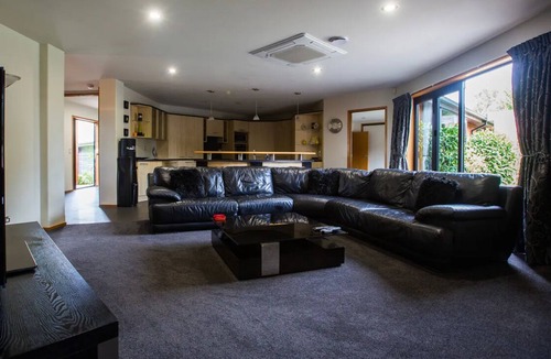 Rolleston House | Large Holiday Home in Rolleston