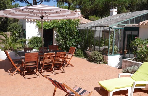 L'Epine House | Large holiday home with direct access to the sea