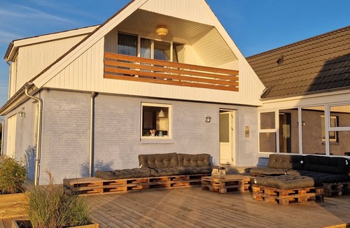 Bønnerup Strand House | Large holiday house with great seaview - sauna and hottub