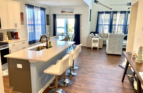 Millville House | Large home, 2 primaries, 3 pools, Bethany shuttle