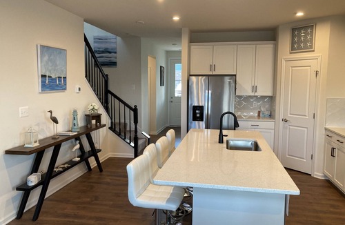 Millville House | Large home, 2 primaries, 3 pools, Bethany shuttle