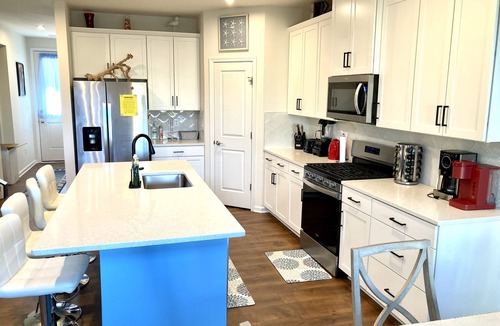 Millville House | Large home, 2 primaries, 3 pools, Bethany shuttle