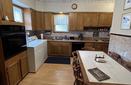 Dyersville House | Large Home 5 min to Field of Dreams