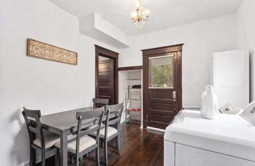 Olathe House | Large Home 5BR|KingBeds|FencedYard Olathe