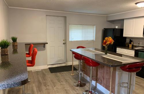 Niagara Falls House | Large Home Accommodates up to 15 in Niagara Falls USA