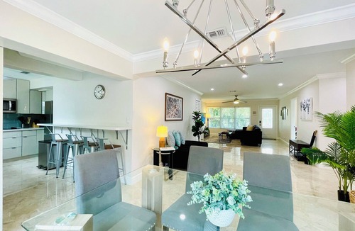 Central Corals House | Large home-Heated Pool-Central-Bikes-Downtown-restaurants