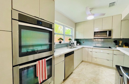 Central Corals House | Large home-Heated Pool-Central-Bikes-Downtown-restaurants