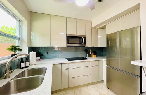 Central Corals House | Large home-Heated Pool-Central-Bikes-Downtown-restaurants