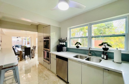 Central Corals House | Large home-Heated Pool-Central-Bikes-Downtown-restaurants
