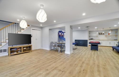 Bushkill House | Large home in community w/pools&skiing