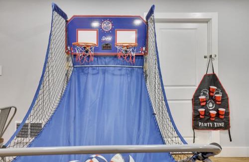 Bushkill House | Large home in community w/pools&skiing