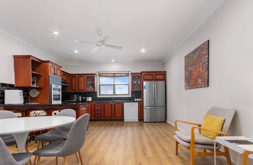 Waratah West House | Large Home in Waratah