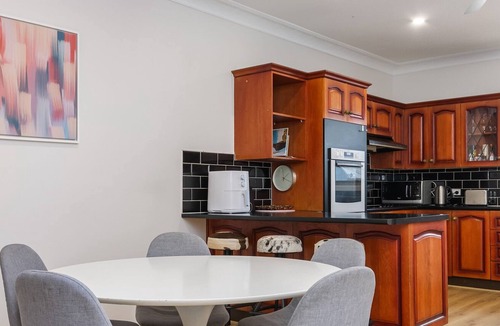 Waratah West House | Large Home in Waratah