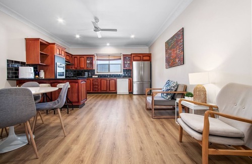 Waratah House | Large Home in Waratah