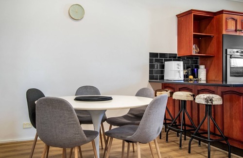 Waratah House | Large Home in Waratah