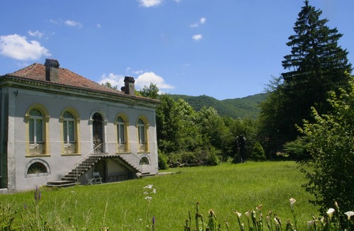 Loures-Barousse Villa | Large home, pet friendly, skiing, rock climbing, rafting, cycling etc
