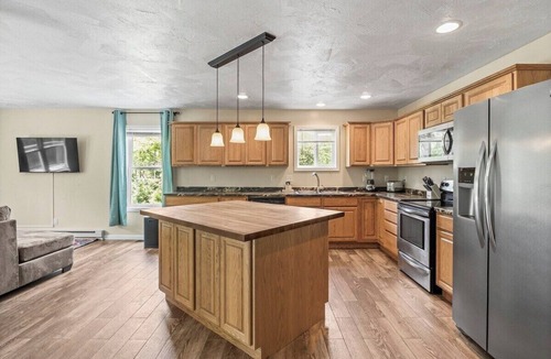 Lansing House | Large Home Sleeps 22! Dogs Ok!