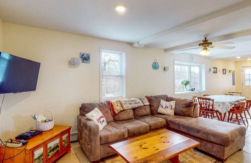 Onset House | Large home - W/D & firepit - special rates Oct-May