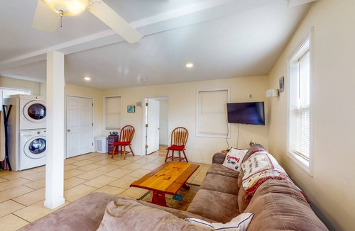 Onset House | Large home - W/D & firepit - special rates Oct-May